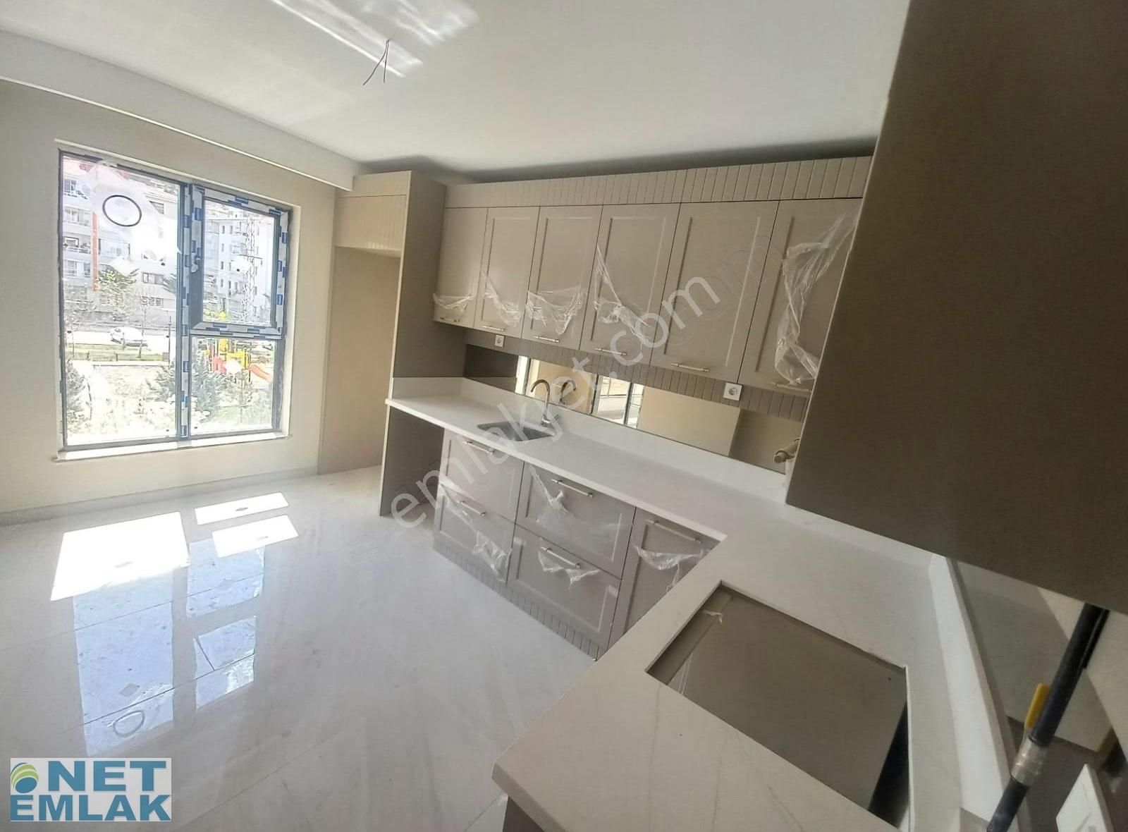 Yüksek Kredi İmkanlı 3+1 Full Yapılı Cadde Üzeri Park Cephe