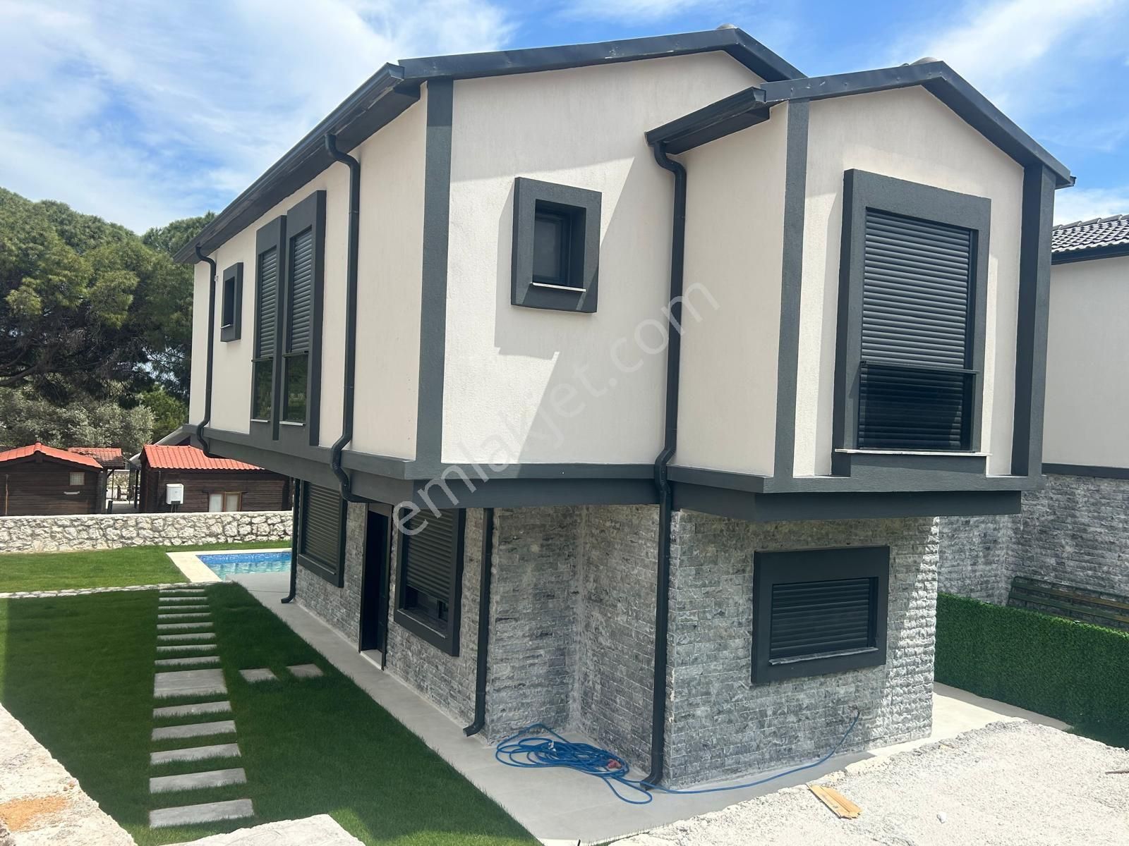 Mor Çiçek Emlak Karaburun Mordoğanda Müstakil Villa