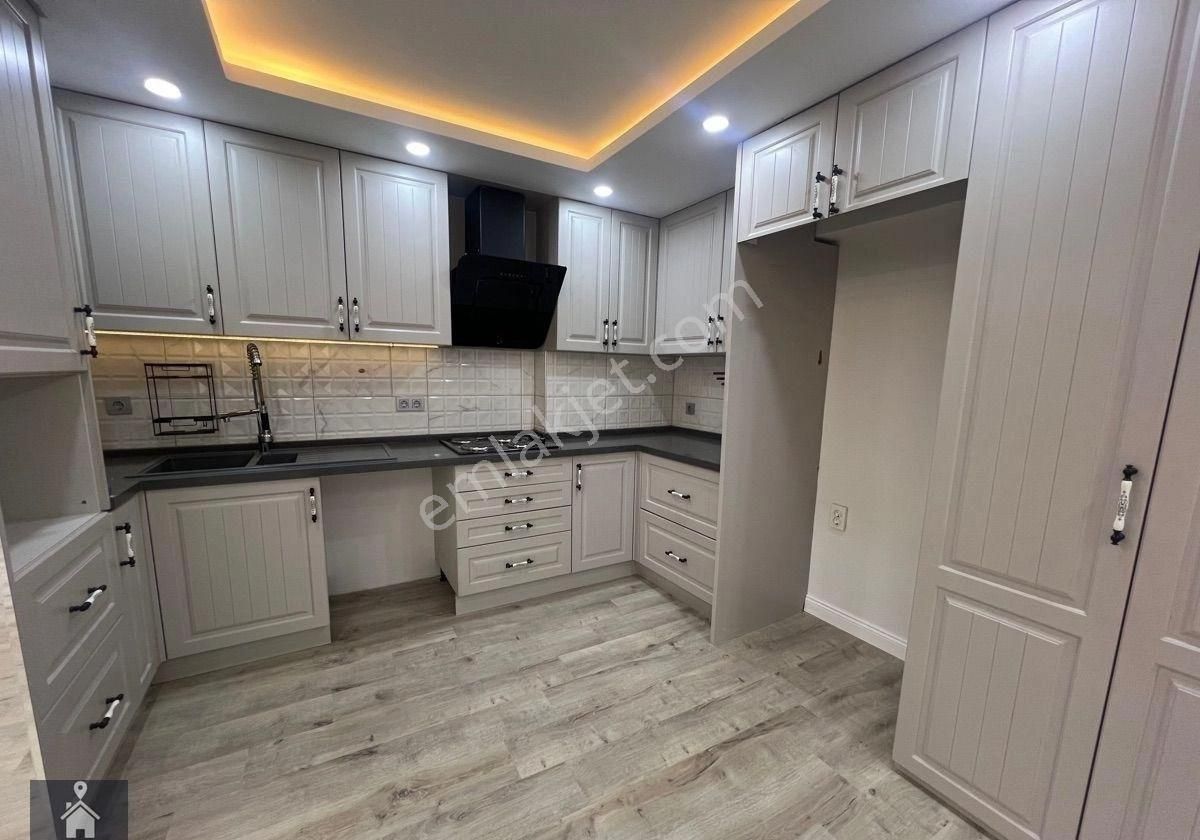 Bostancı Işıklarda 4 Senelik Bina 2+1 Giriş Lüks Boş Konut Ceyda'dan