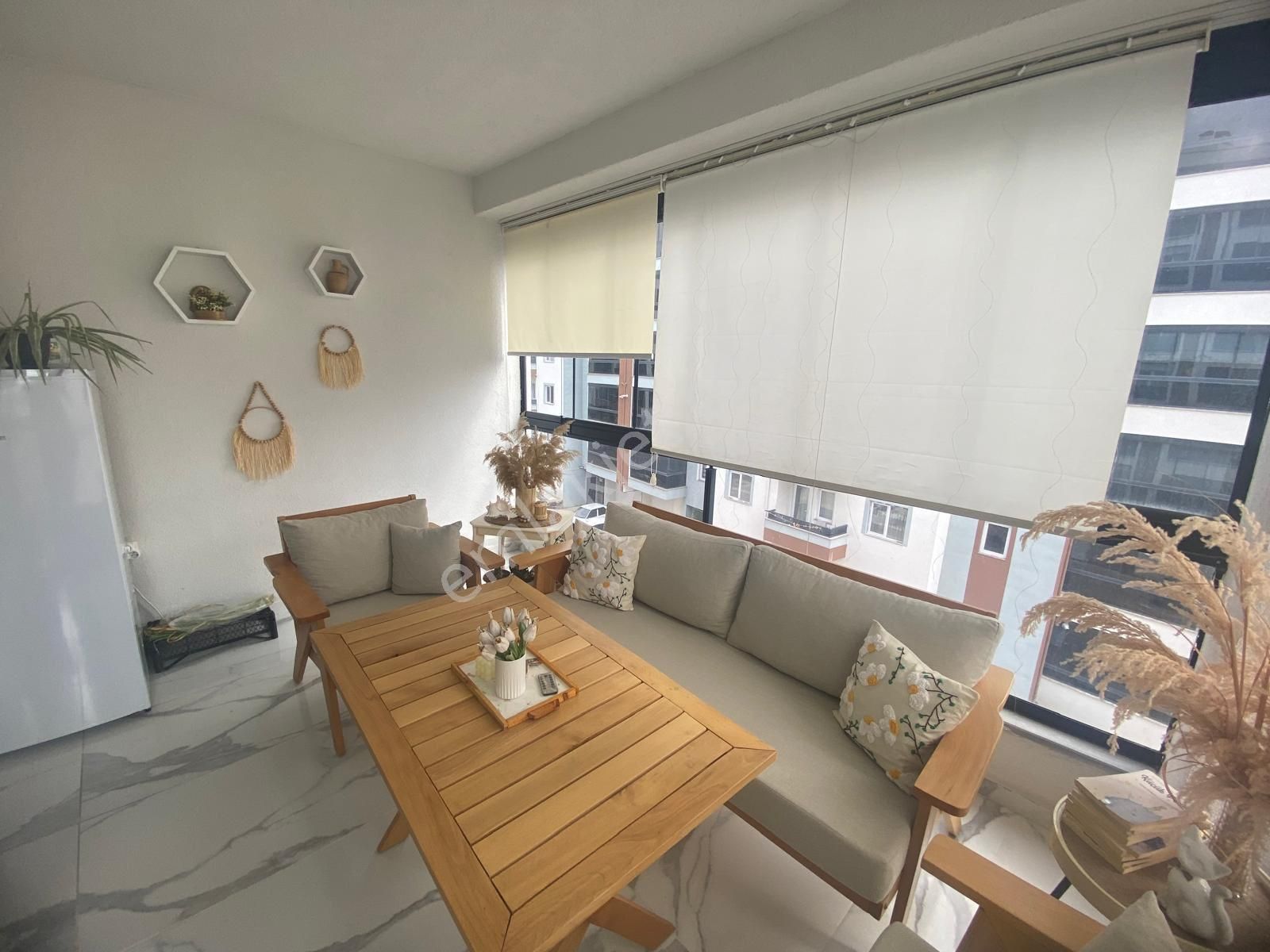 Ara Kat 3+1 Açık Kapalı Otoparklı Havuzlu Sitede