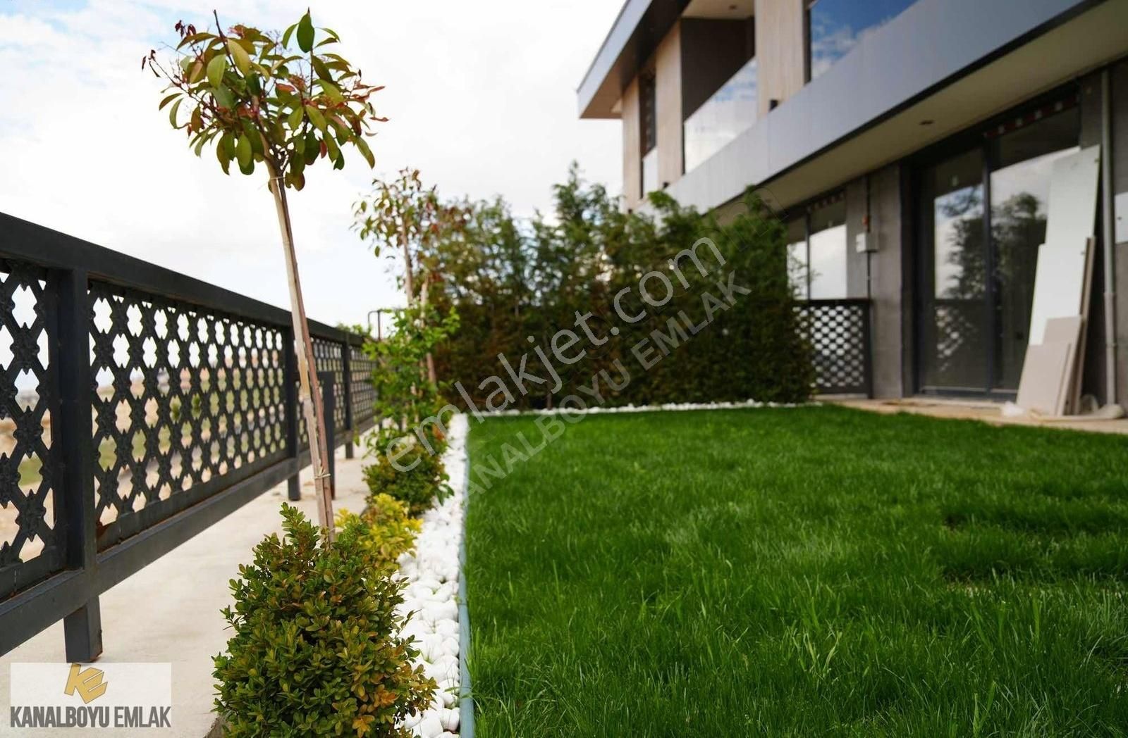 Tecde'de Şehir Manzaralı 3+1 Satılık Villa