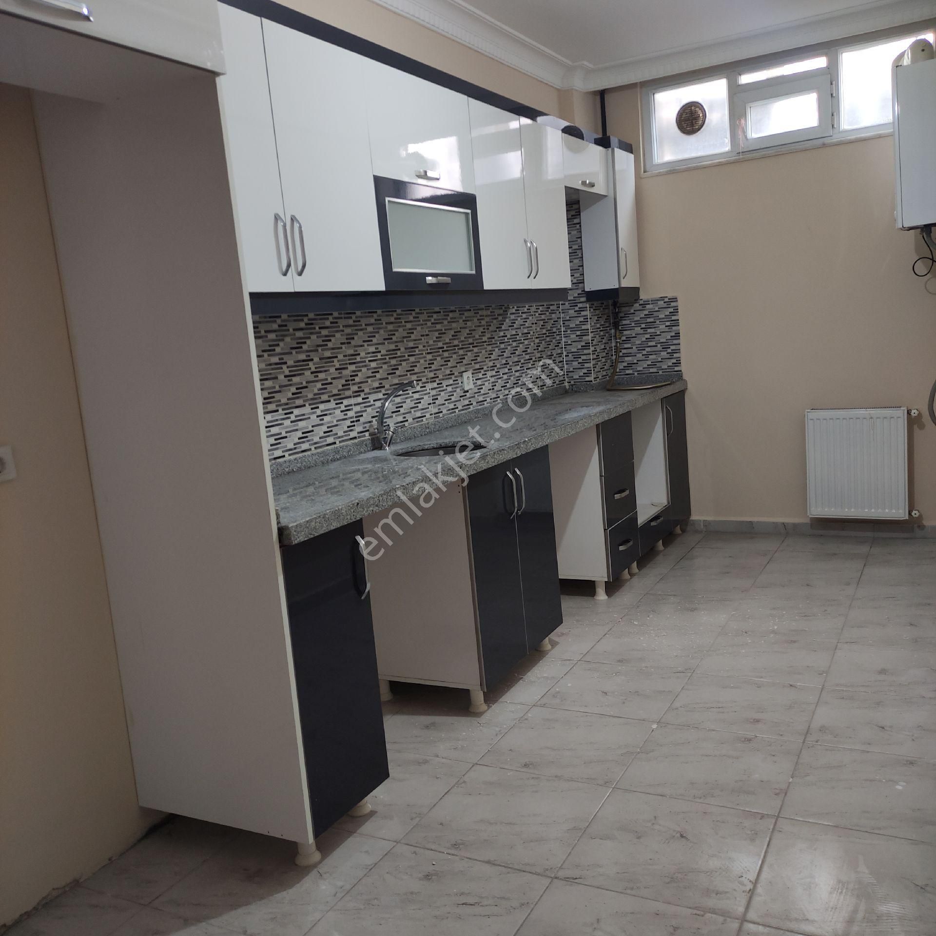 Başakşehir Altınşehirde Satılık İskanlı Bahçekatı Daire