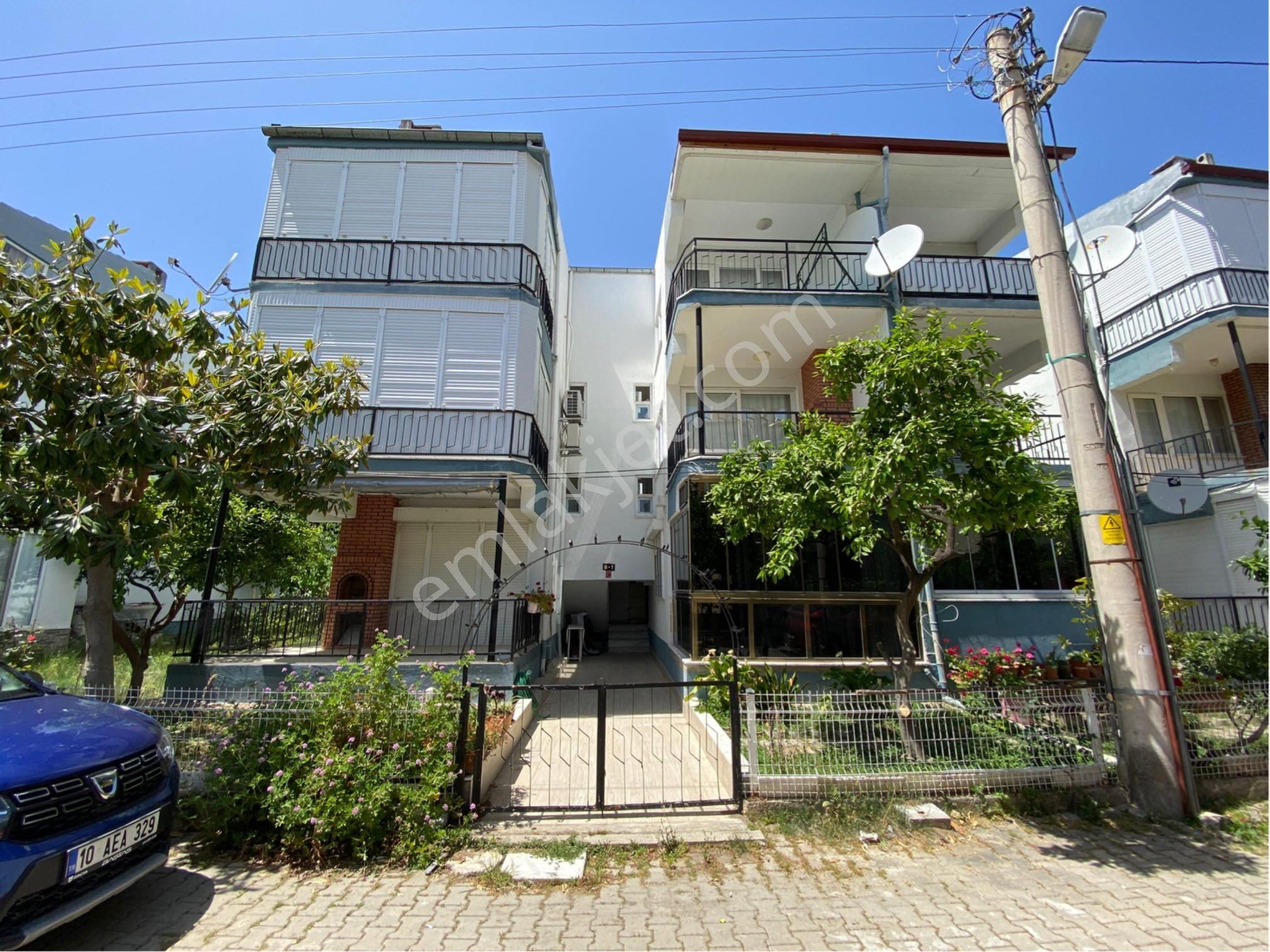 Güçlü Kardeşler Altınoluk Merkezde 1+1 Masrafsız Kelepir Daire
