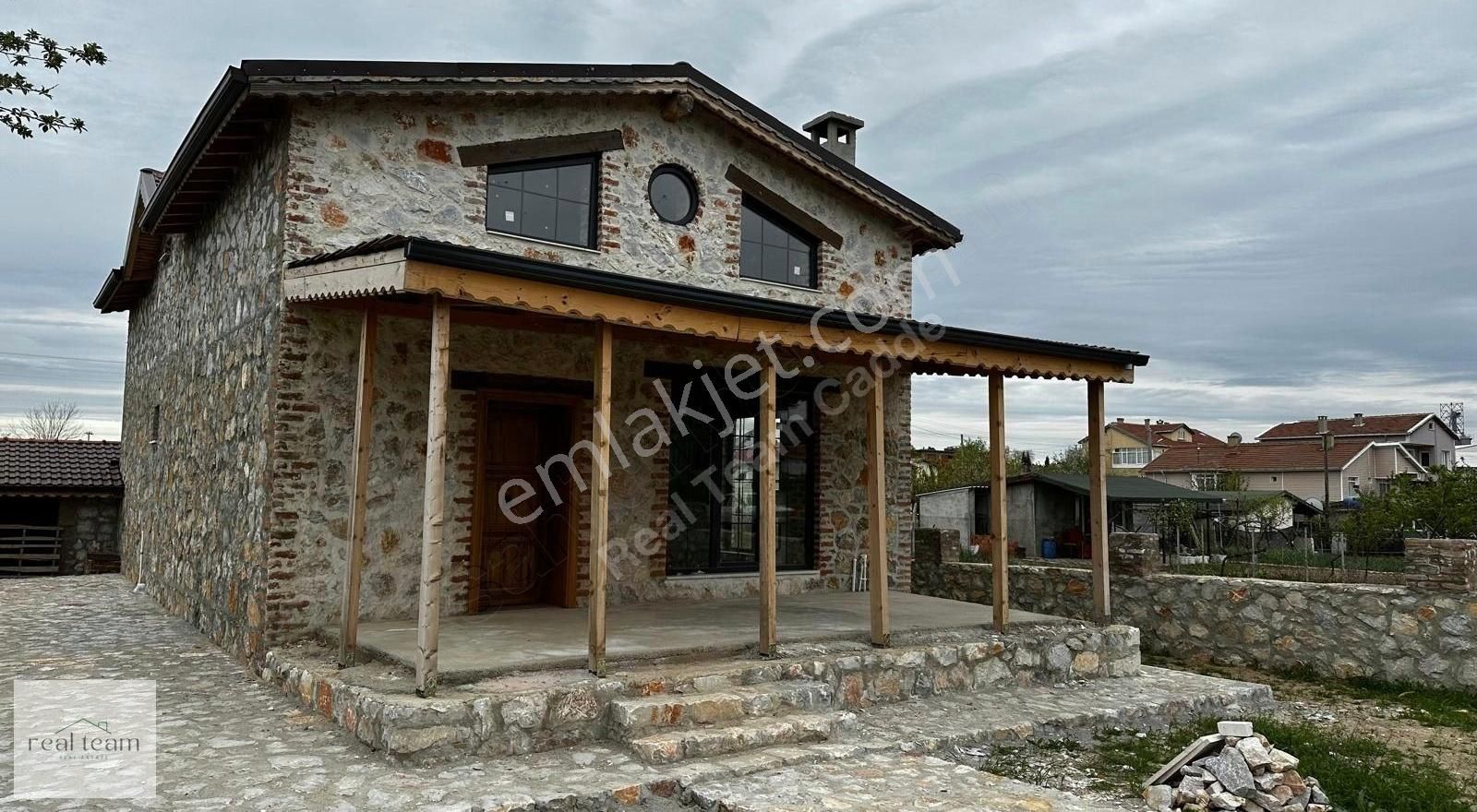 Ferah Bahçeli Taş Ev / Doğalgazlı, Dubleks Ve Modern Yapı