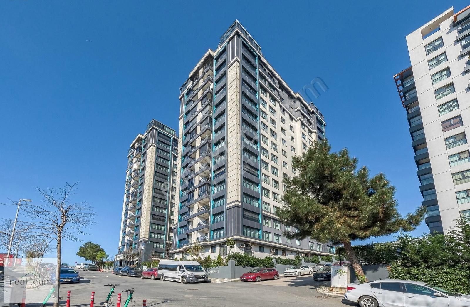 Balkan Cd Üzerinde 5+2 300m2 Çift Tapulu Sitede Satılık Daire