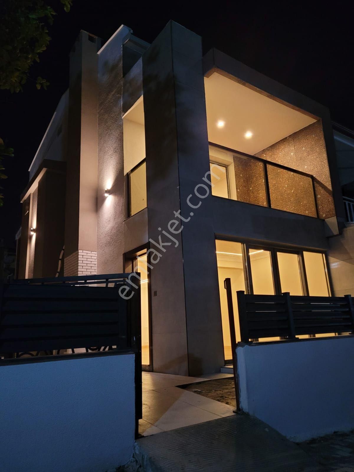 Kuşadası'nda Denize 100 M Mesafede 4+1 Villa - Görsel 6