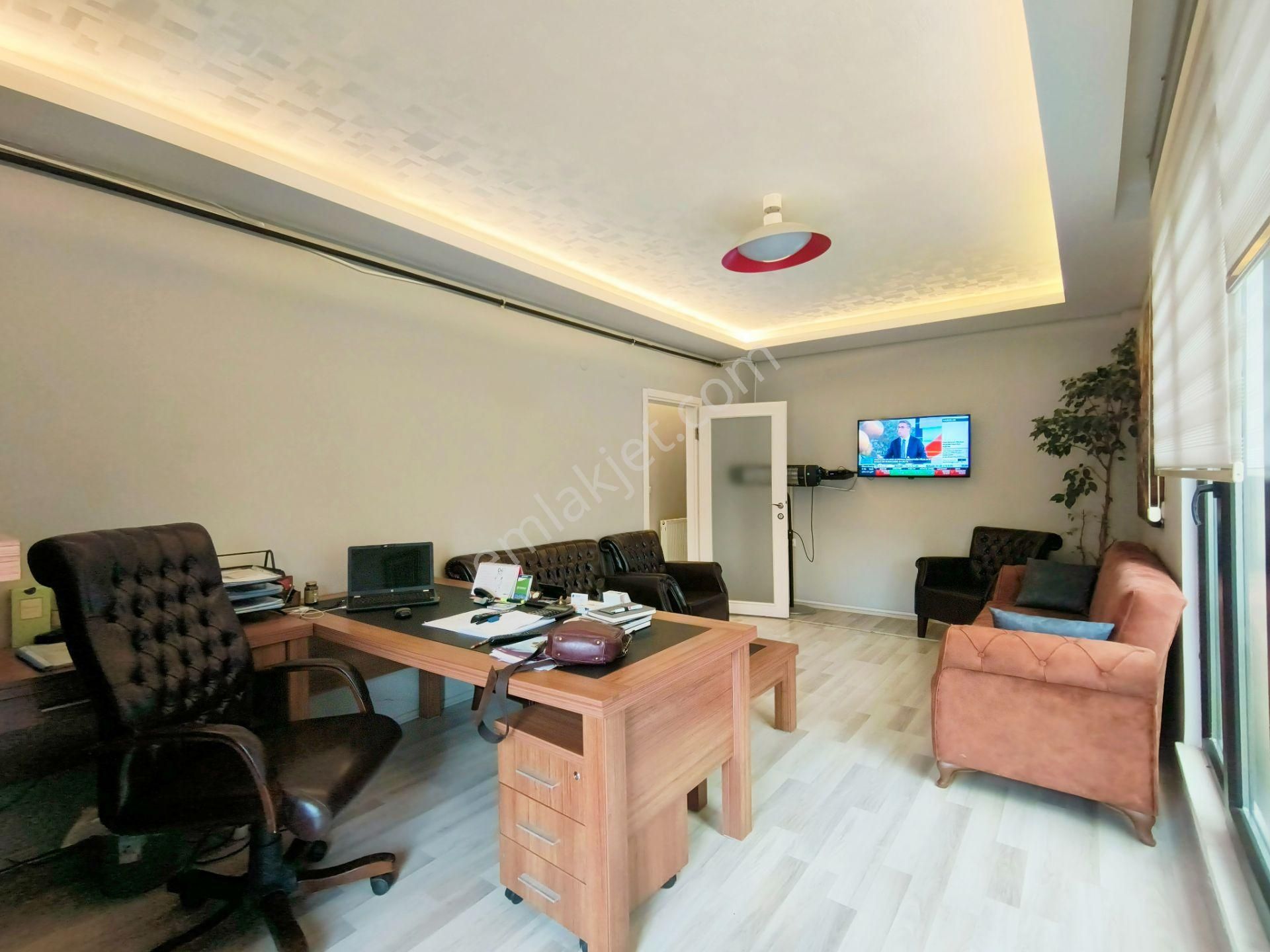 Canik Perzel İş Merkezinde Merkezi Konumda Kiralık 2+1 Ofis