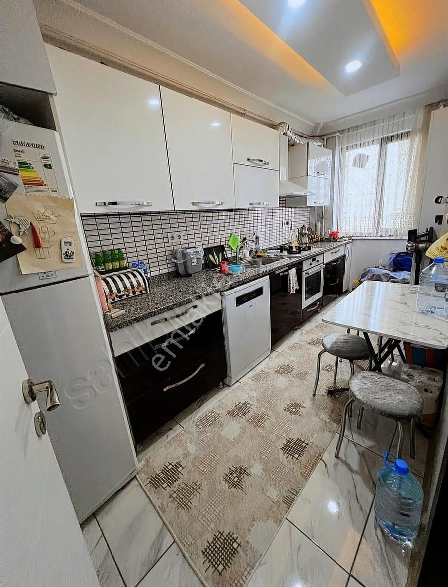 Avcılar Cihangir De 2+1 Metrobüse 5 Dk Yürüme Arakat Daire