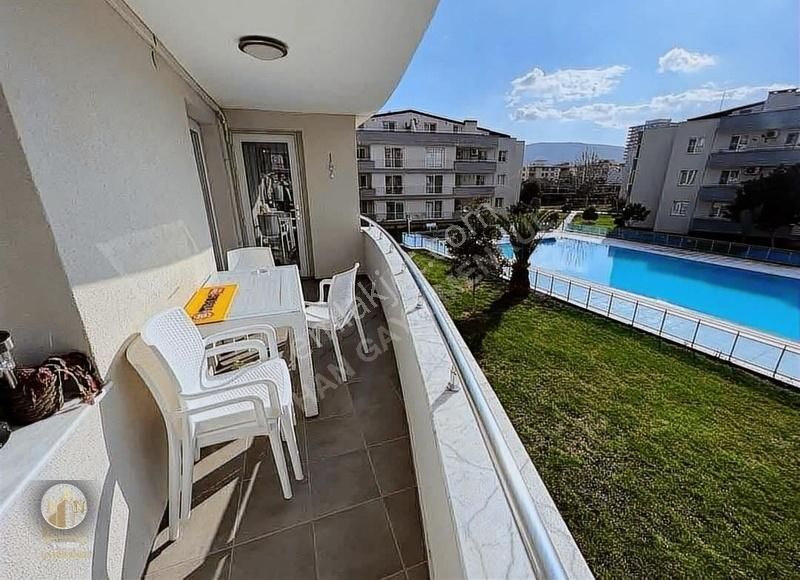 Ontan Konutlarında Havuz Manzaralı Arakat