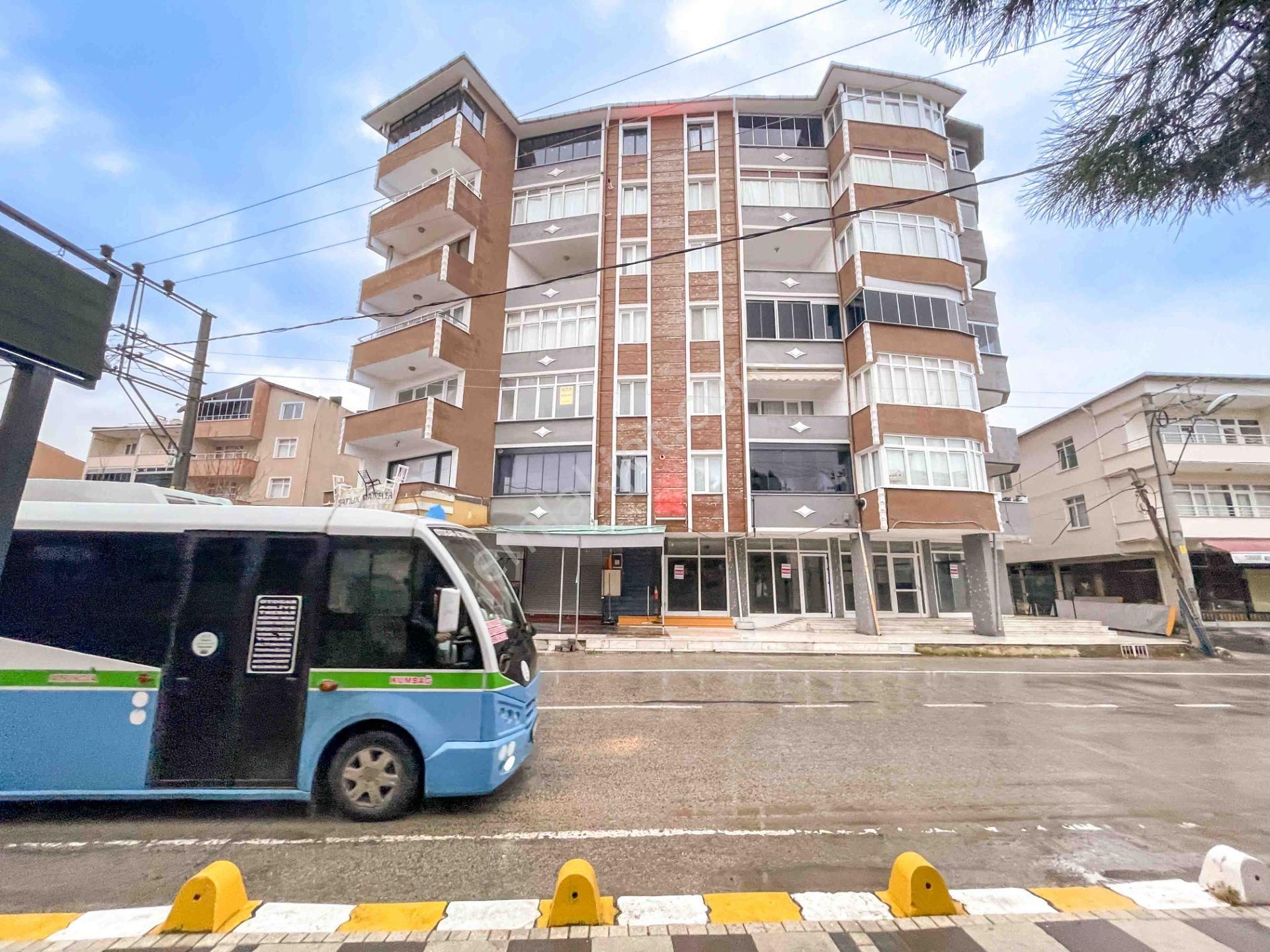 Kumbağ'da Deniz Manzaralı Ana Cadde Üzerinde Satılık 2+1 Daire