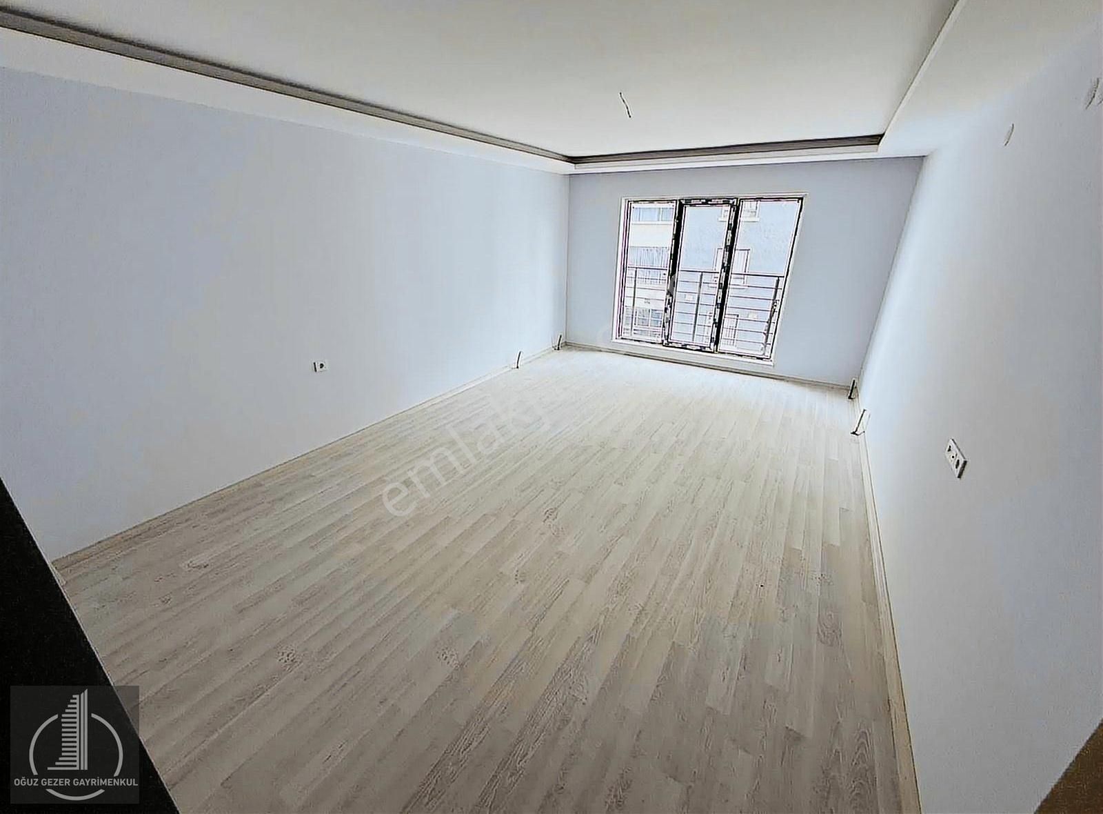 **oğuz Gezer Gayrimenkul'den Cadde Üzeri Daire**