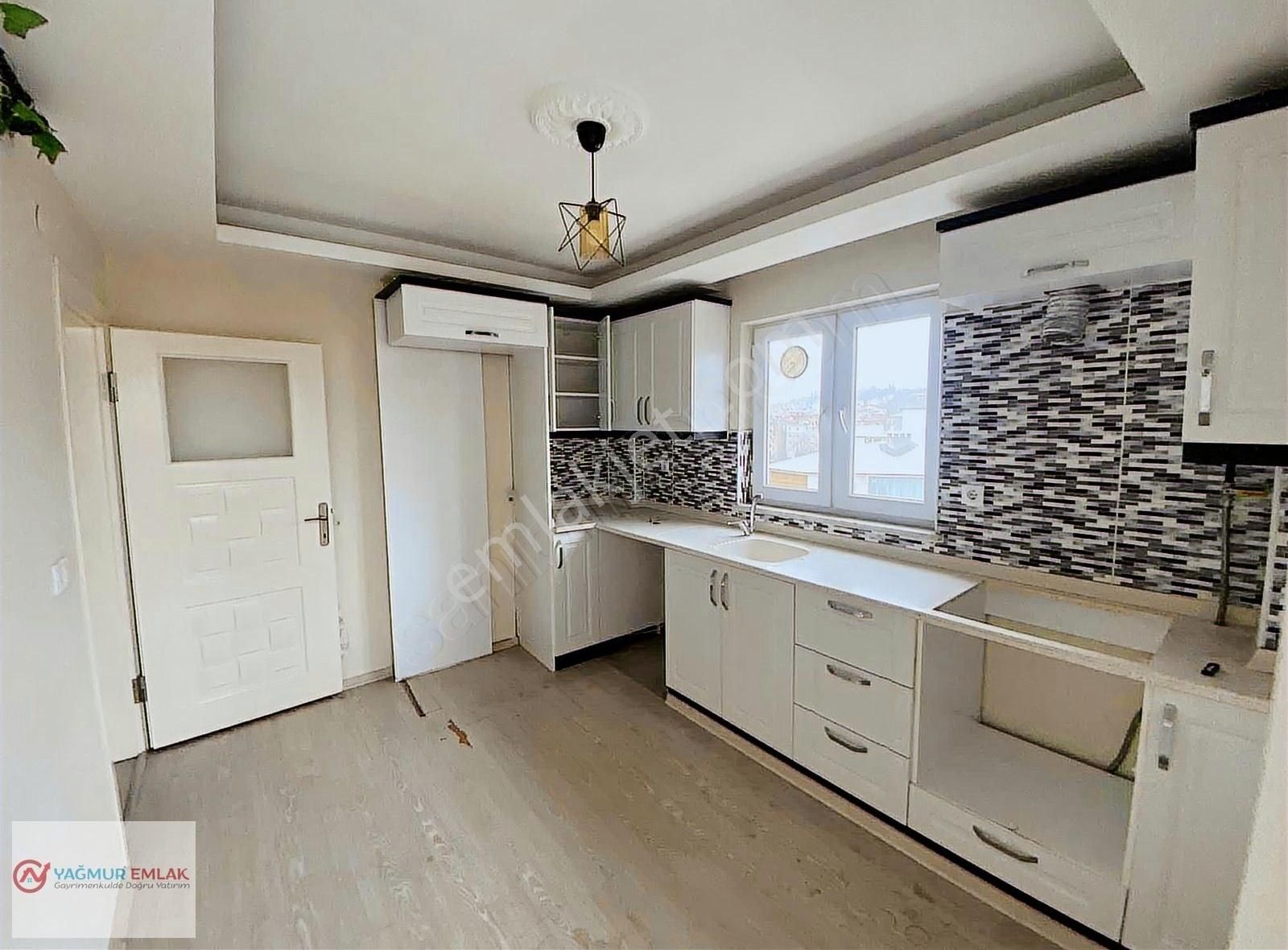 Yağmur Emlak'tan Tekkeköy'de Kiralık Cadde Üstü 3+1 Daire
