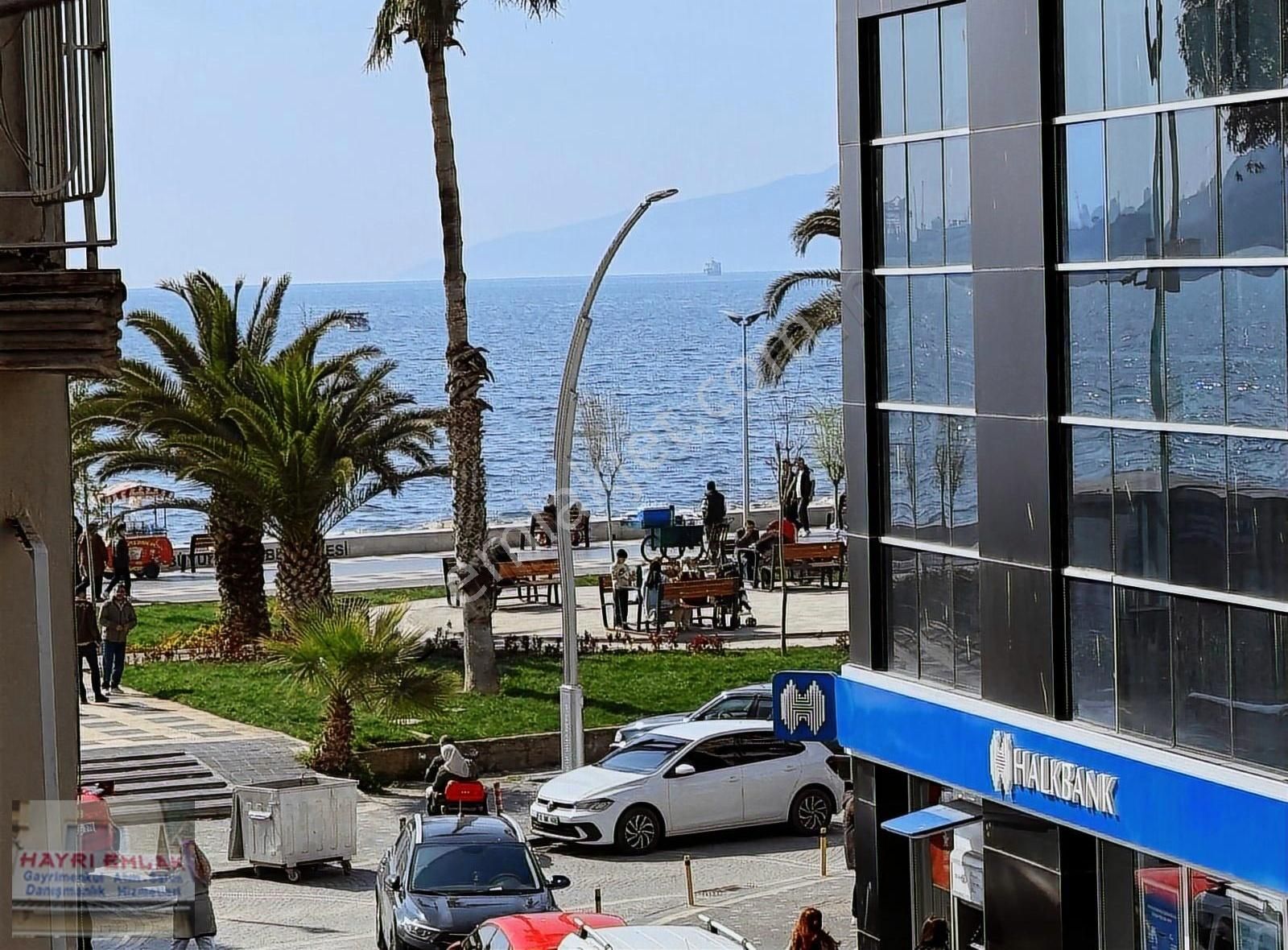 Gemlik Merkezde Köşe 3+1 Satılık Daire