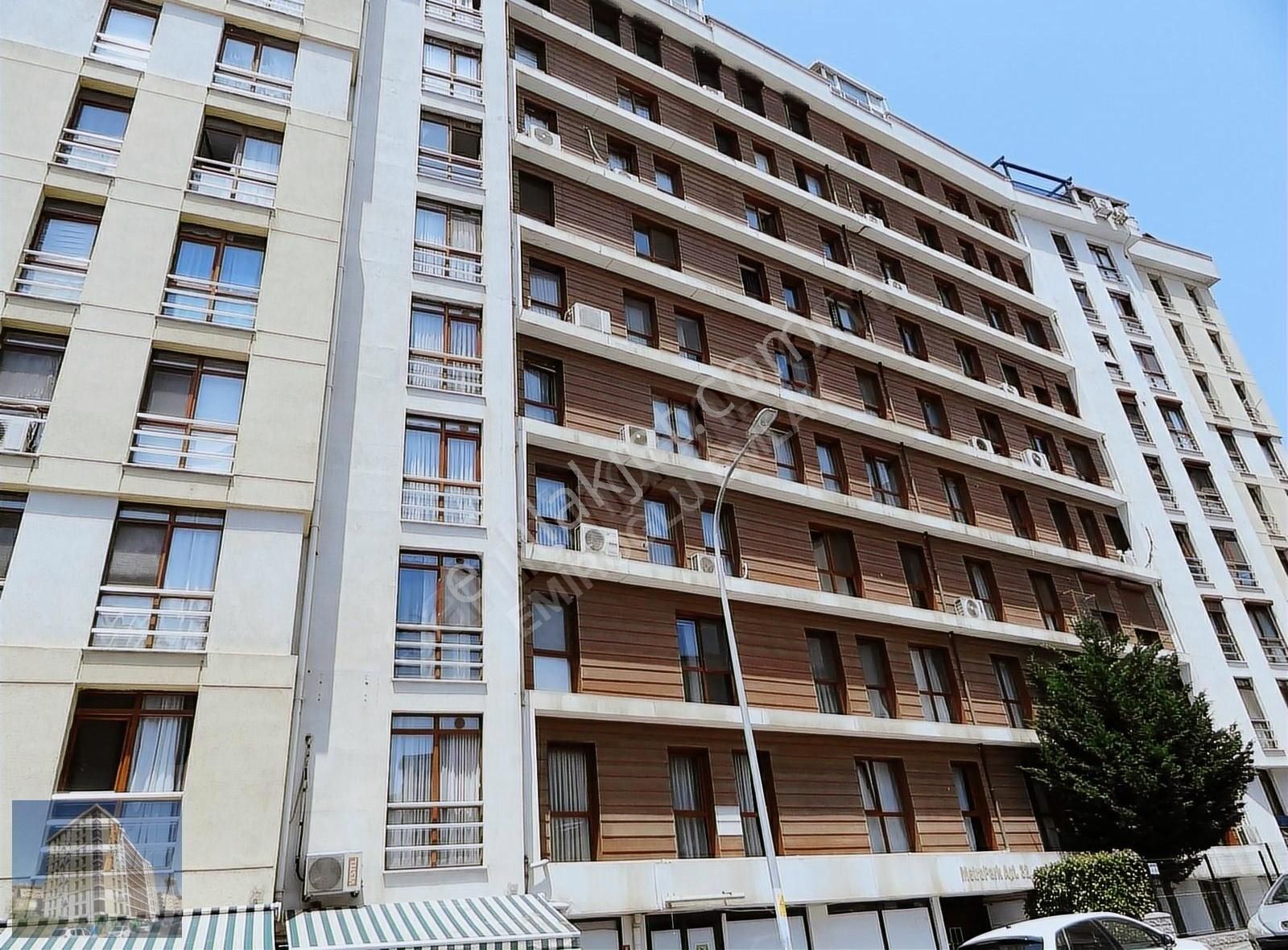 Ünalan Metro-metrobüs Yakını Satılık Teraslı Dubleks Daire 3+1