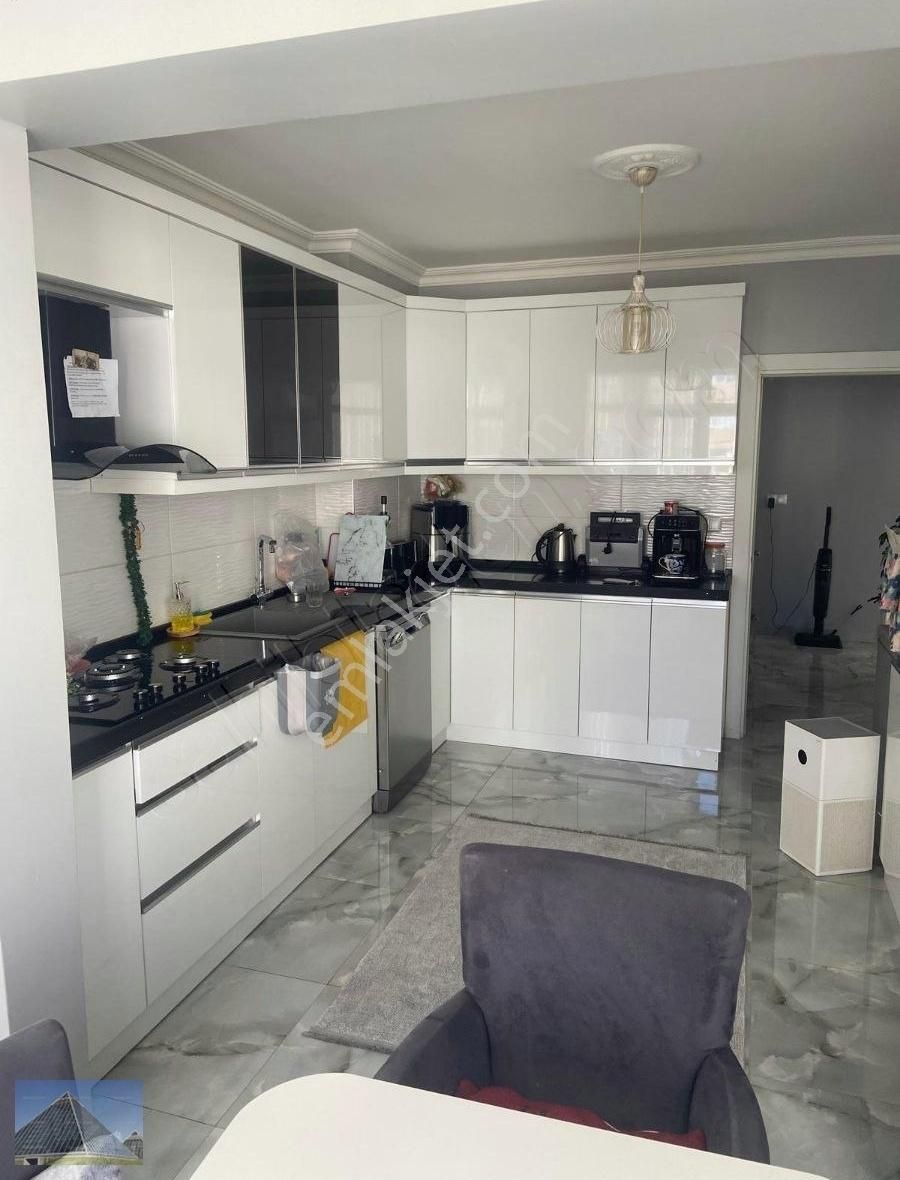 Muhittin Mahallesi'nde Satılık Son Kat 3+1 150m2 Daire
