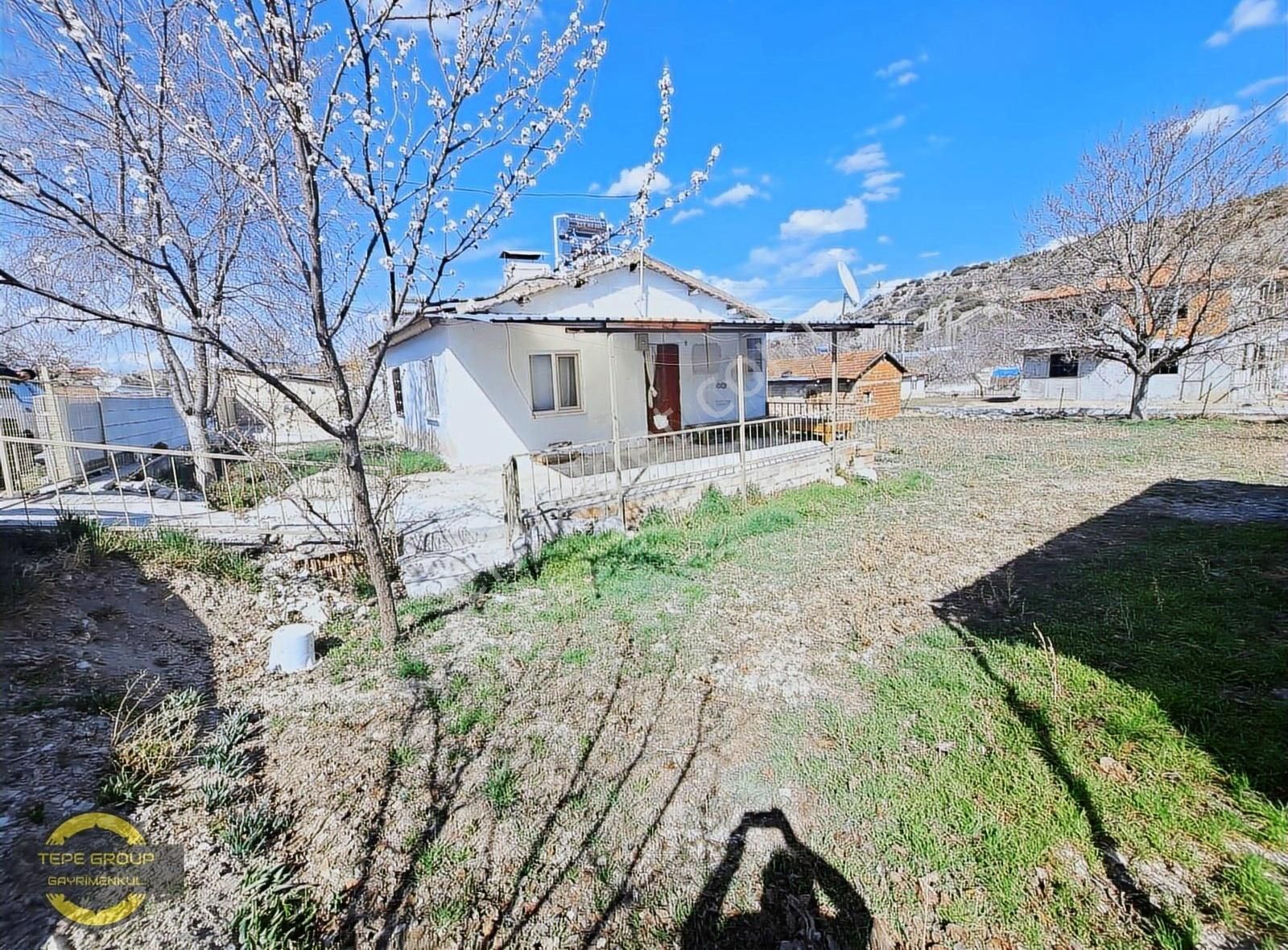 Burdur Merkez Büğdüz'de Satılık Müstakil Ev Ve Arsası