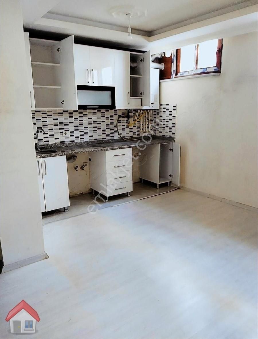 Kağıthane Şirintepe Adile Sok. 55m2 1+1 Krediye Uygun,kot 1de