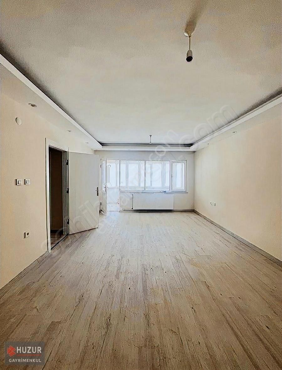 Huzur'dan Muhittin Mahallesi Sıla Sitesi 3+1 Asansörlü Satılık