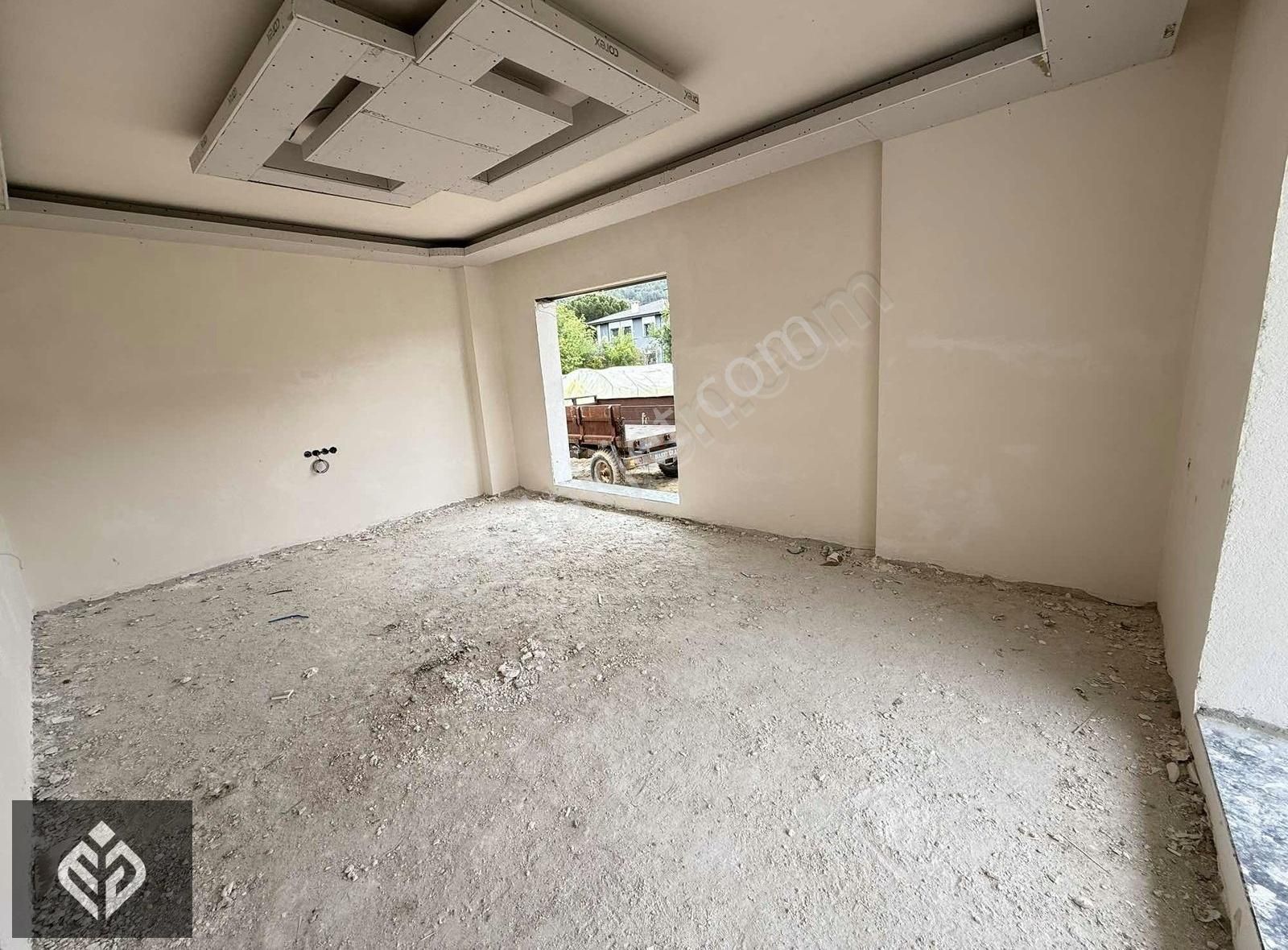 Yeniköy Villa Bölgesinde Site İçi 3+1 Villa (bodrum Katlı)