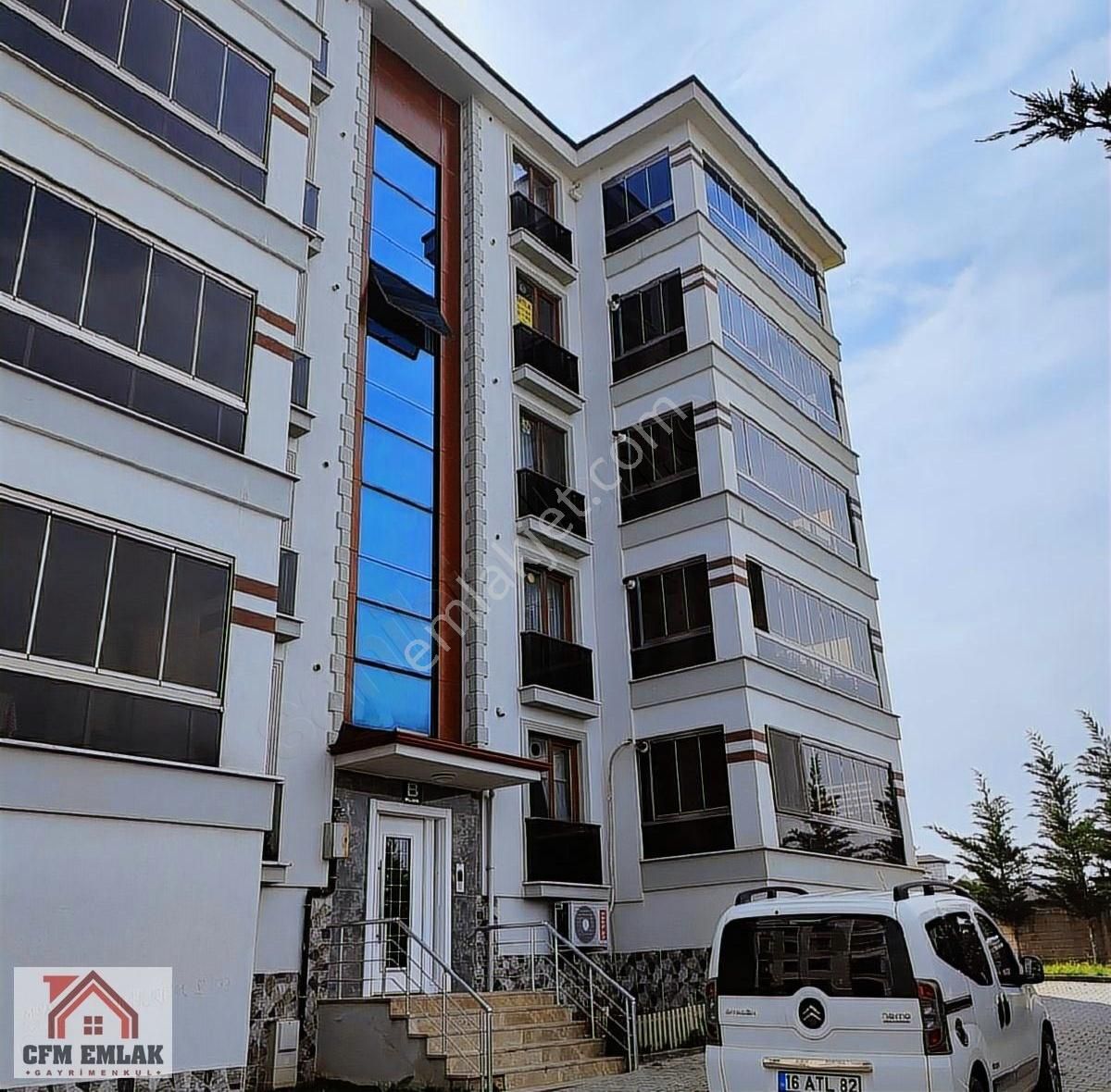 Yunusemre Mahallesi Zirve Park Sitesinde 153 M2 3+1 Satlık Daire