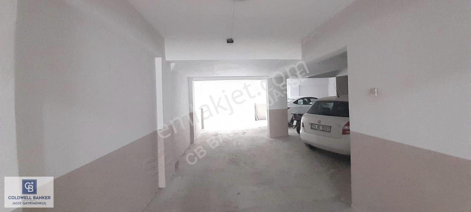 Konak Mithatpaşa Mah. 3+1daire Satılık