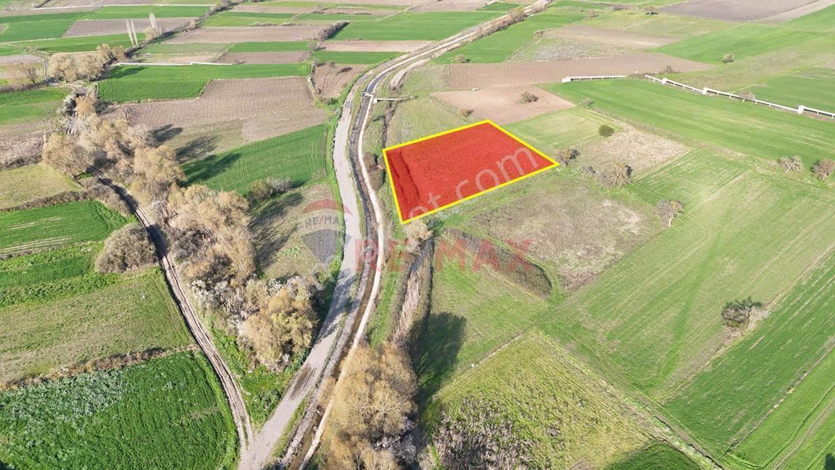 Re/max İnci'den Kepsut Hotaşlar'da 2.294 M² Tarla