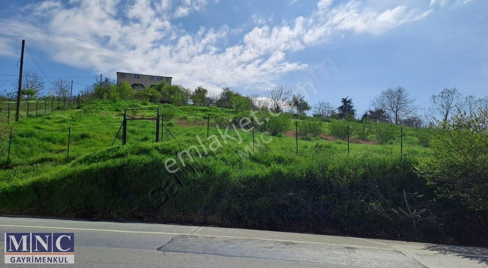 Çavuşbaşı'nda Yol Kenarında Tarıma Müsait Bahçe
