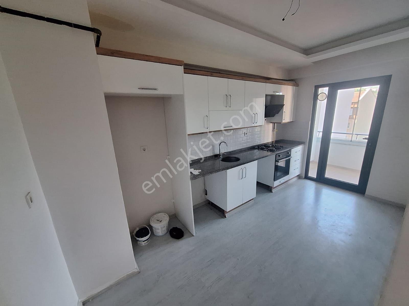 Canyapı'dan Vicdaniye Mahallesinde 2+1 4. Kat Asansörlü Satılık Daıre