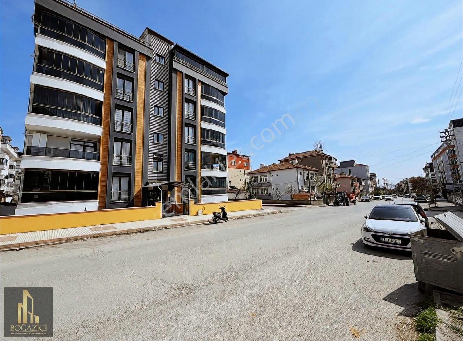 Boğaziçi Emlak'tan Merkezi Konumda 2+1 Daire Ara Kat