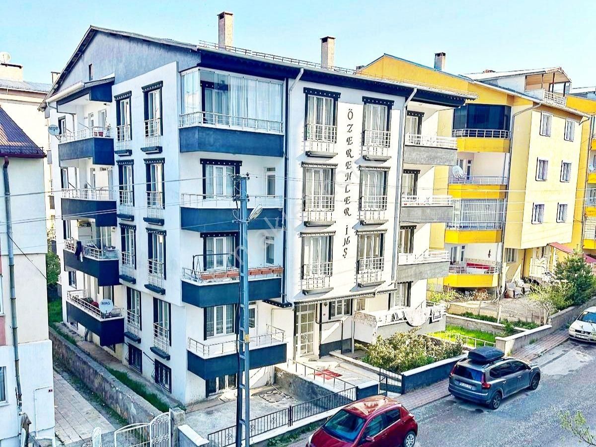 Karahan Emlak'tan Satılık Daire*2.kat*130 M²*3+1 Full Yapılı Temiz Daire