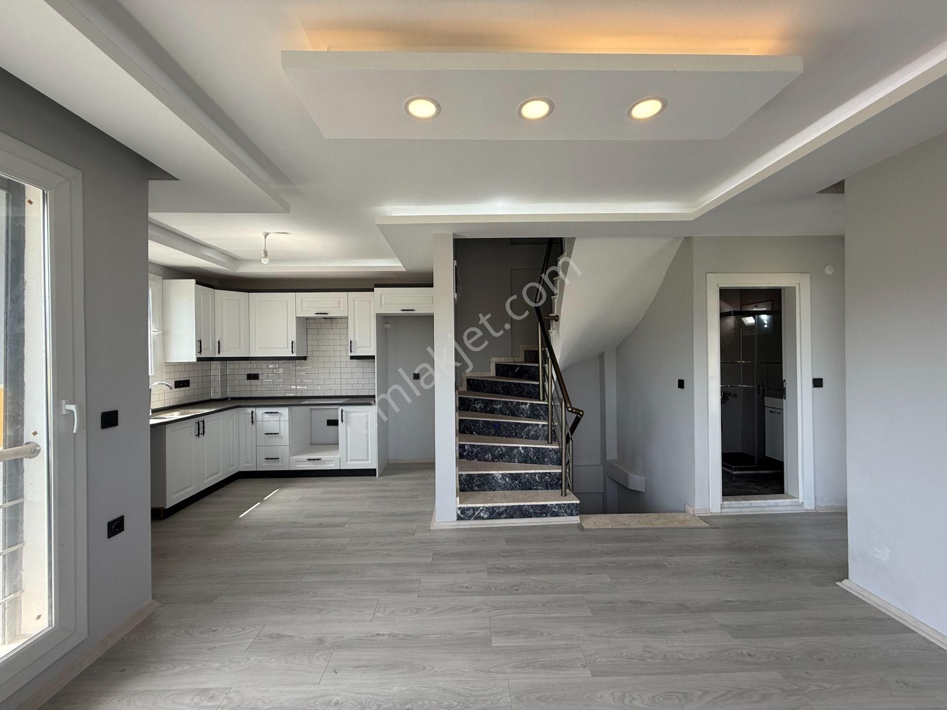 Seferihisar Akarca’da Denize Yürüme Mesafesinde, Geniş Bahçeli, Deniz Manzaralı Lüks Villa! - Görsel 2