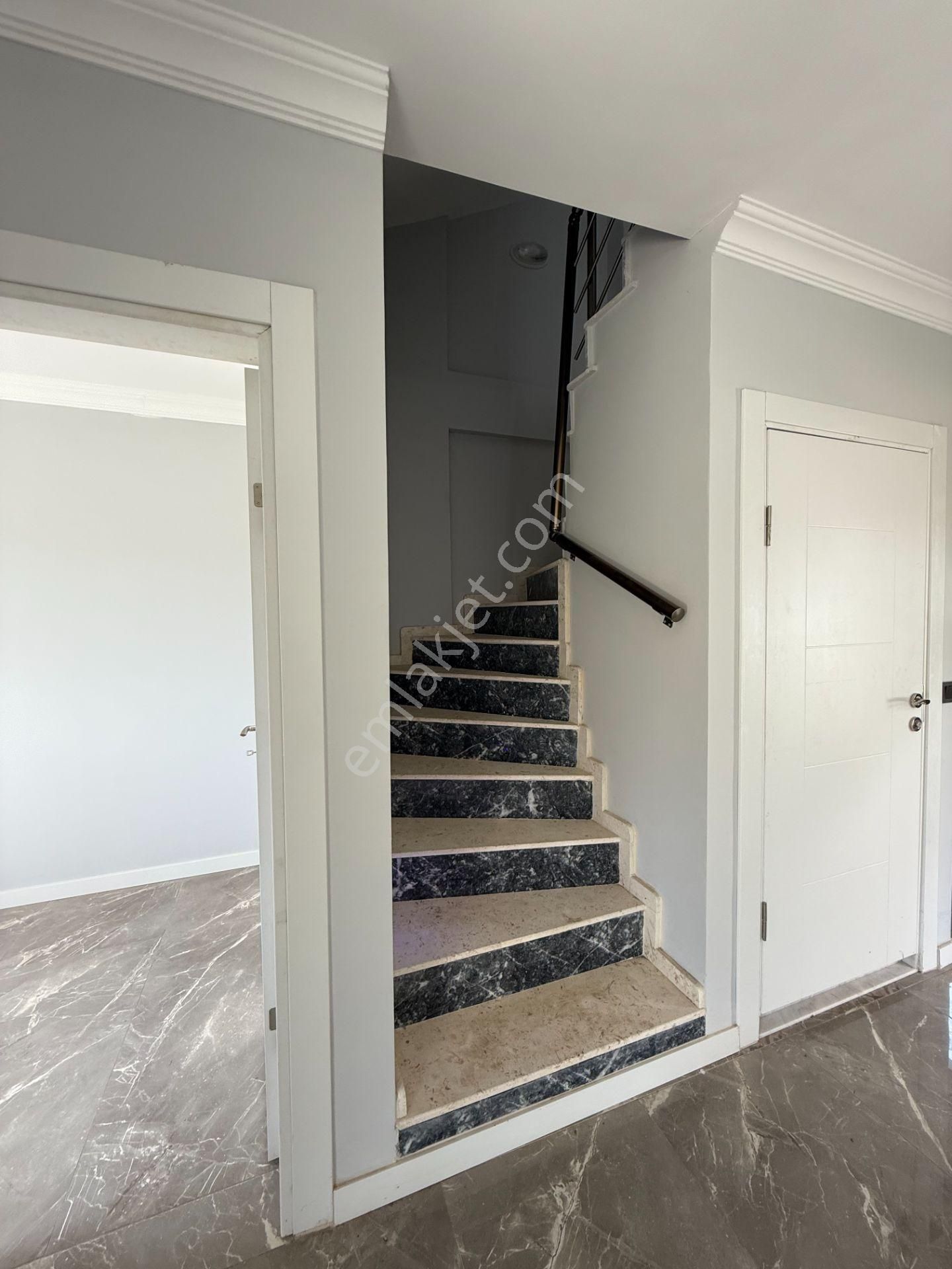 Seferihisar Akarca’da Denize Yürüme Mesafesinde, Geniş Bahçeli, Deniz Manzaralı Lüks Villa! - Görsel 17