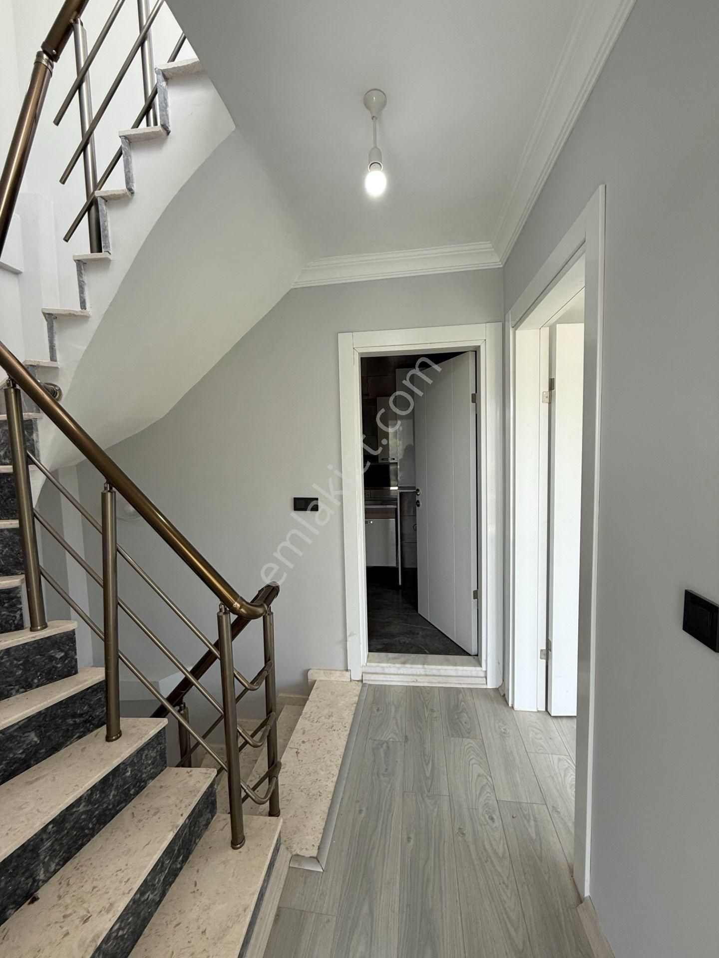 Seferihisar Akarca’da Denize Yürüme Mesafesinde, Geniş Bahçeli, Deniz Manzaralı Lüks Villa! - Görsel 15