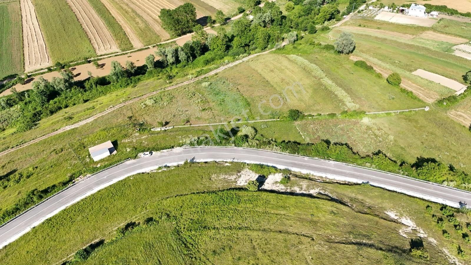 İzmit Şahinler Köyü Anayola Cephe Altın Değerinde 2,449 Mt Arsa