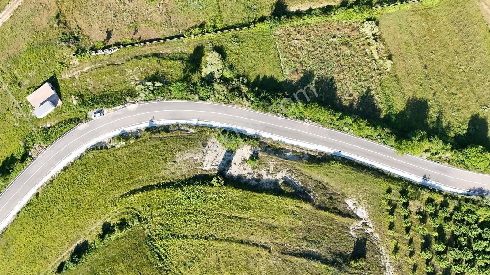 İzmit Şahinler Köyü Anayola Cephe Altın Değerinde 2,449 Mt Arsa