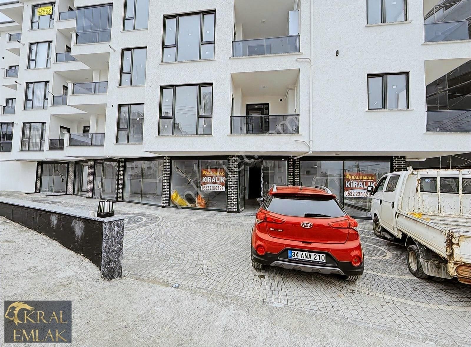 Çuhallı Çarşısında 200 M2 Yol Cepheli Sıfır Geniş Kiralık Dükkan