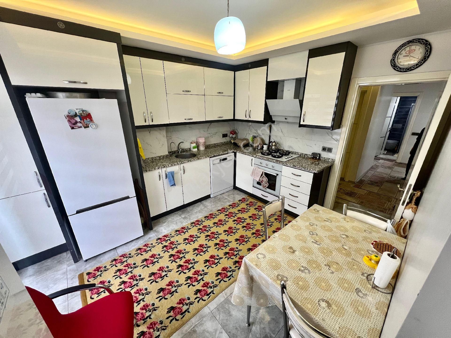 Katip Çelebi Ve Salı Pazarı Mevki 110m² 2+1 5 Yaşında Satılık Enfes Daire
