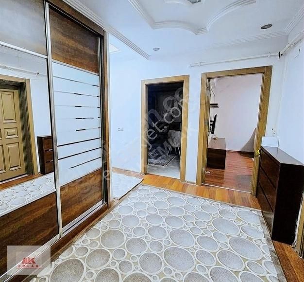 Cadde Üzerinde Geniş Ferah 5+1 Daire