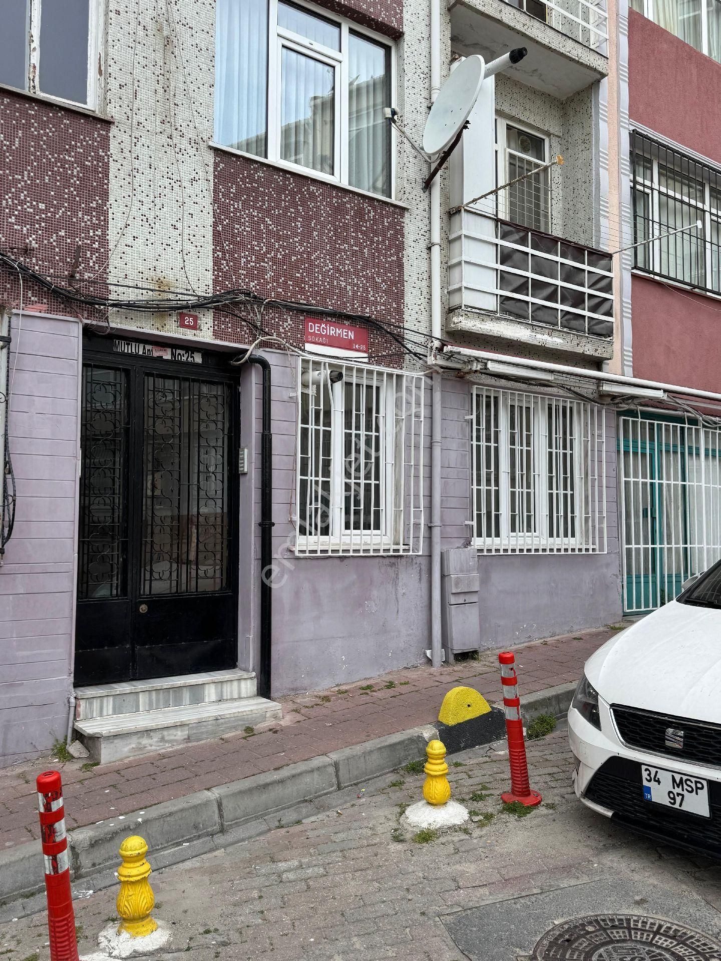 Kocamustafapaşa Teberdar Sok 2+1 Girişkat Satılık Daire
