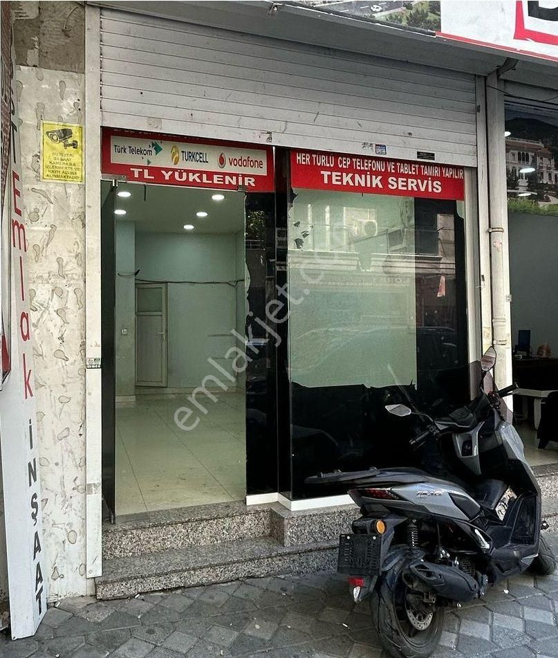 Veliefendi'de Yeni Bina'da Düz Giriş Kiralık Dükkan