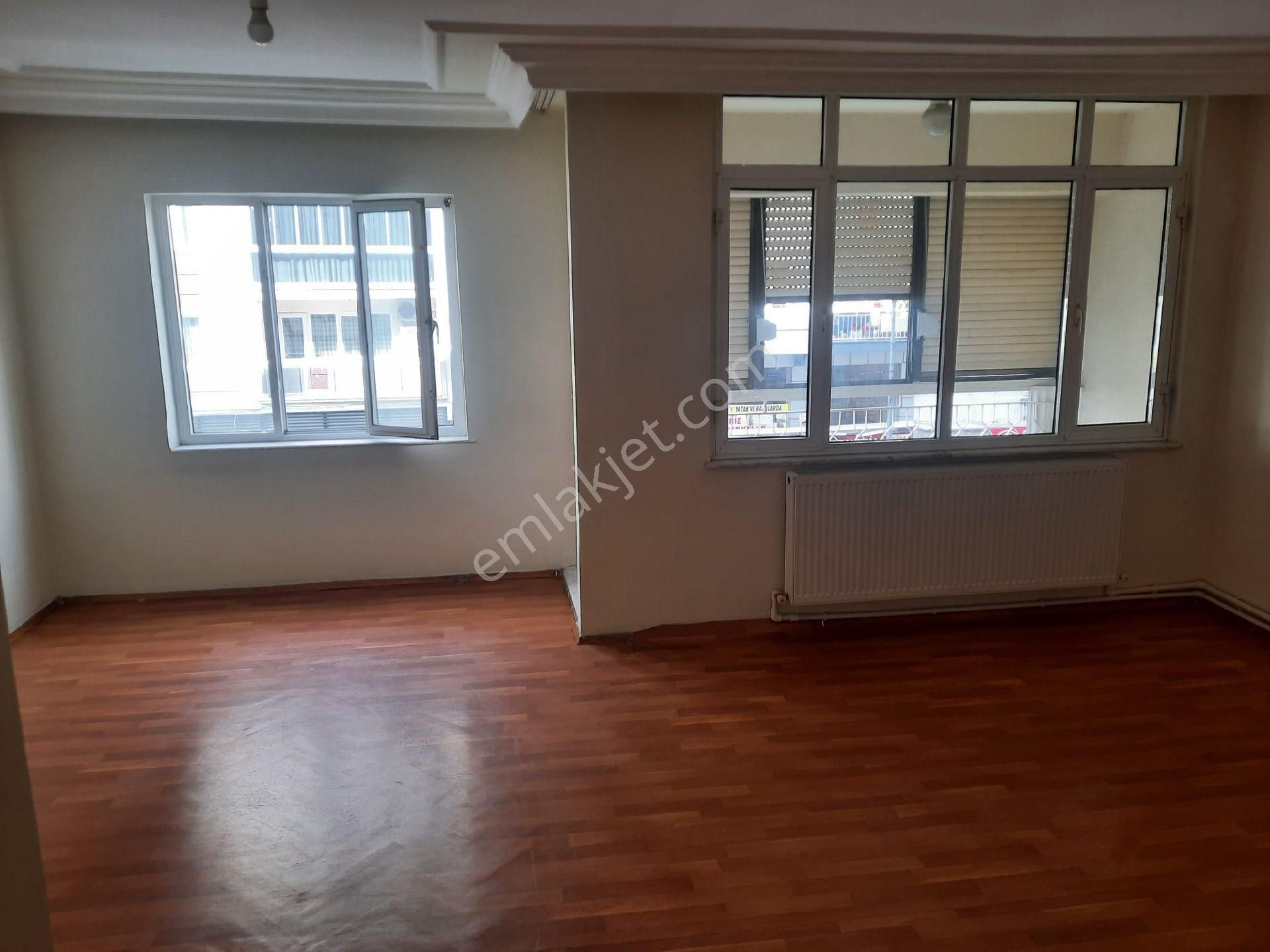 Ana Caddede Teraslı Kiralık