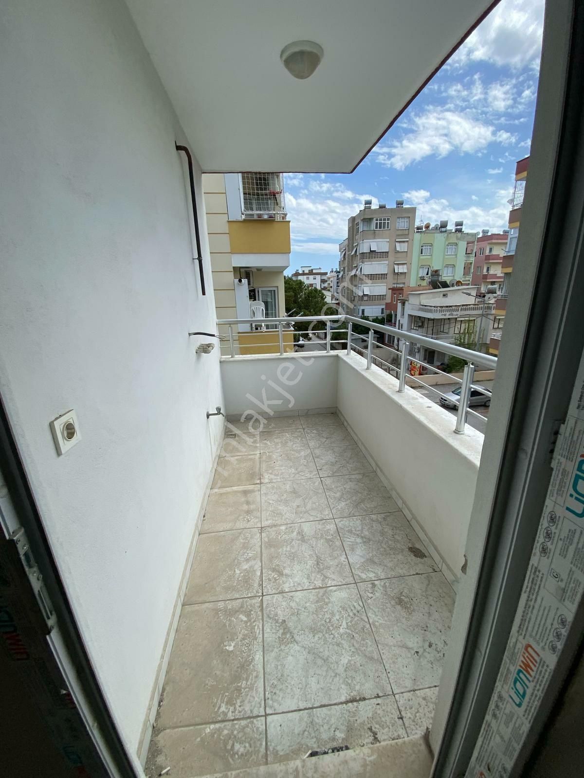Tarsus Anıt Mah 2+1daıre 100mt 3kat Satlıktır