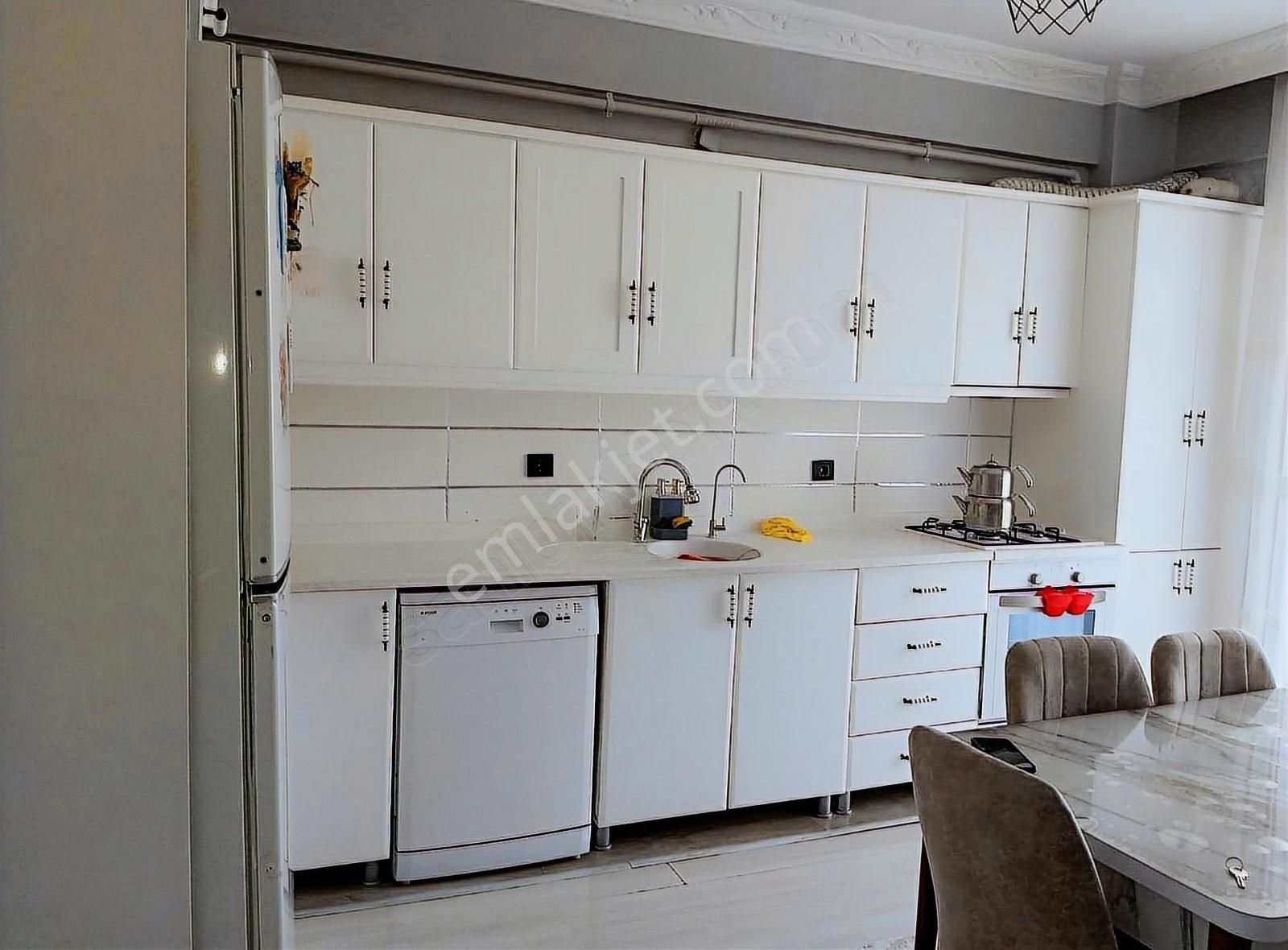 Yeni Mahalle'de Güney Cepheli 3+1 Daire Fethiye Cami Civarı