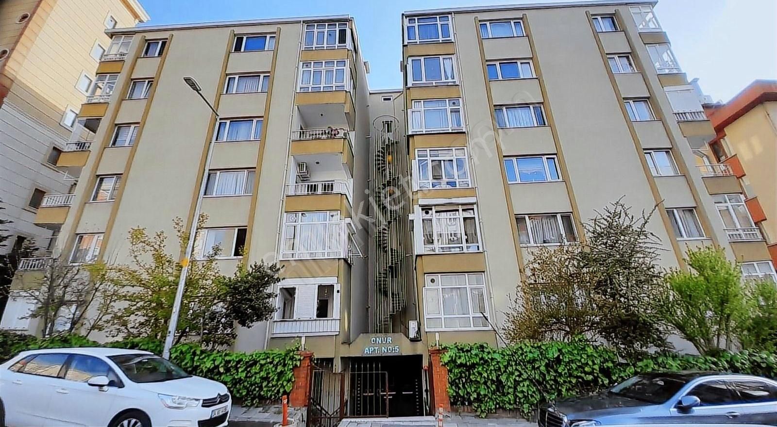 Ataşehir Yenişehir Mh. Butik Aile Apartmanında Geniş 3+1 Ara Kat