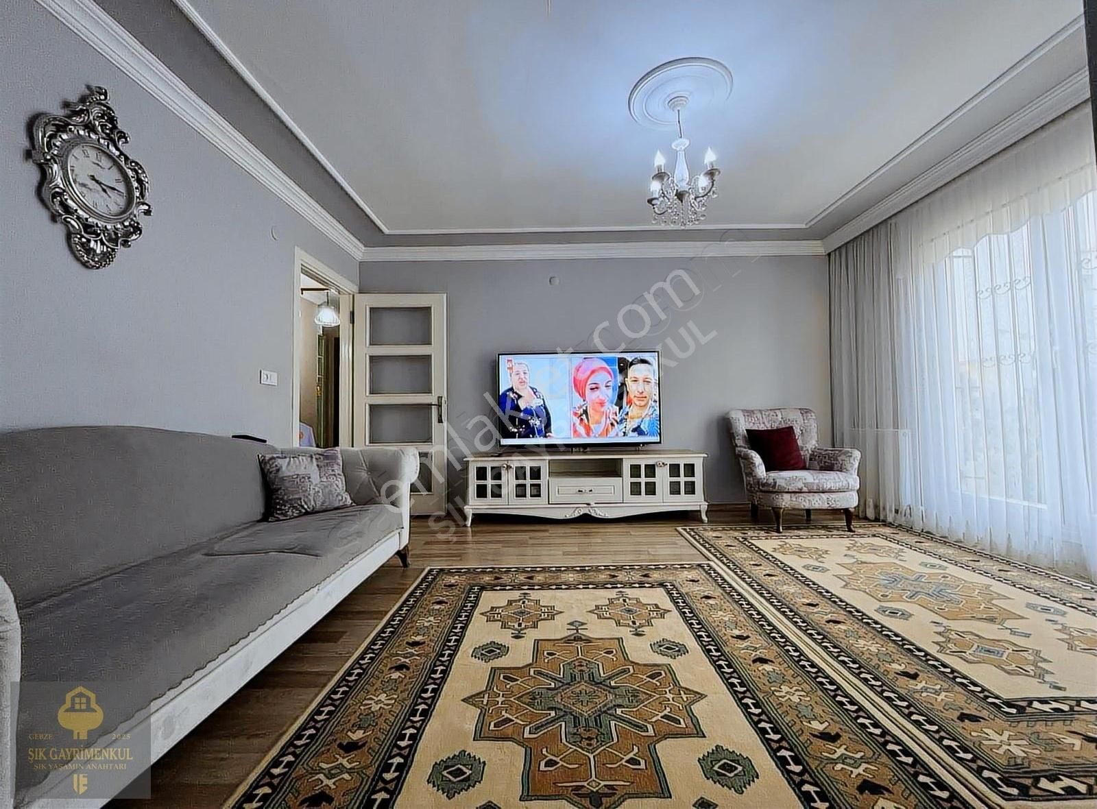 (acil.acil) Uğur Mumcu Caddesi Üzerinde Satılık 2+1 Arakat Daire