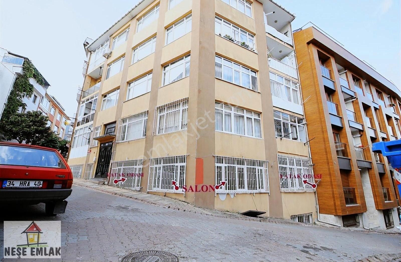Üsküdar Fıstıkağacında Caddeye Paralel Sokakta Satılık