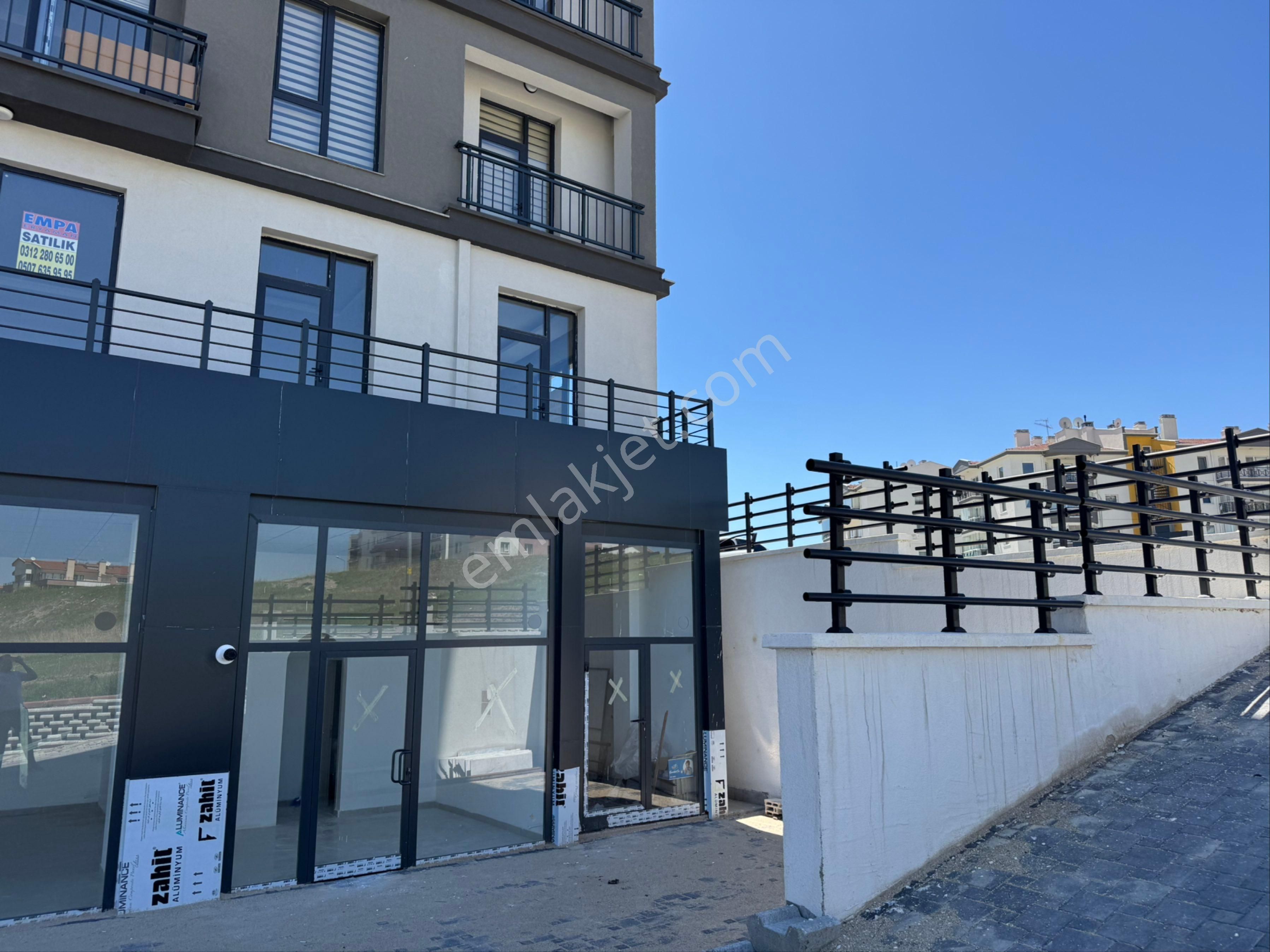 Batıkent Turgut Özal İntro Plaza'da 25m2 İşyeri