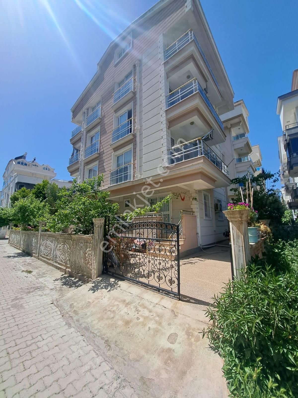 Didim Efelerde 2+1 Müstakil Girişli Bahçeli Daire Satılıktır