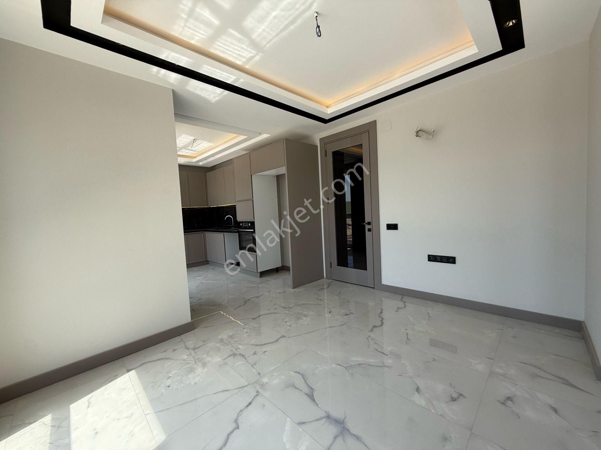 Kabasakal'da Florya Max Royal Cvr Site İçerisinde Sıfır 4+1