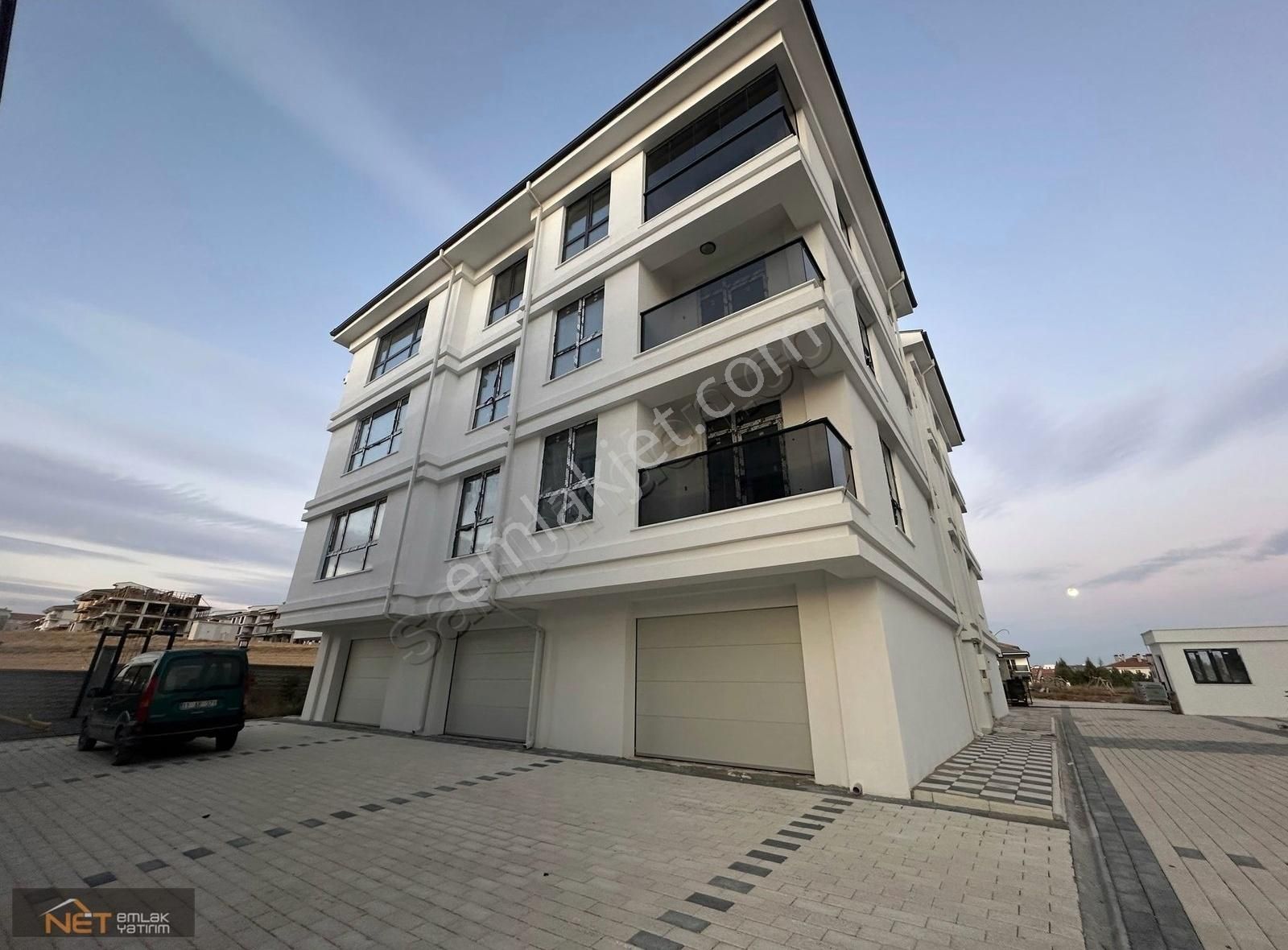 Çamlıcada Yepyeni 3+1, 160 M² Brüt, Site İçinde Modern Yaşam !